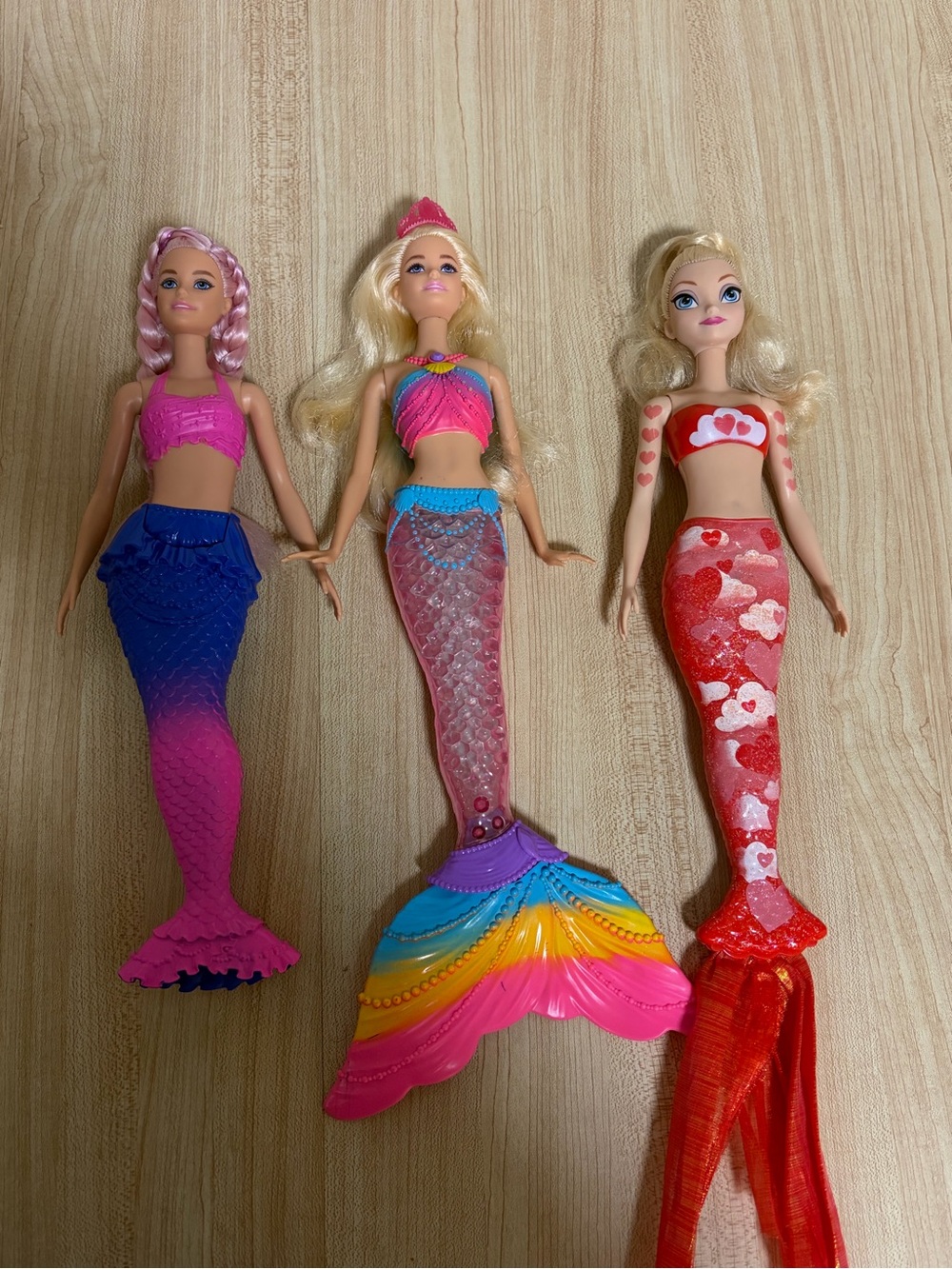 Barbie Mermaid Trio - Pink, Blue & Red Tails - Picture 1 of 4